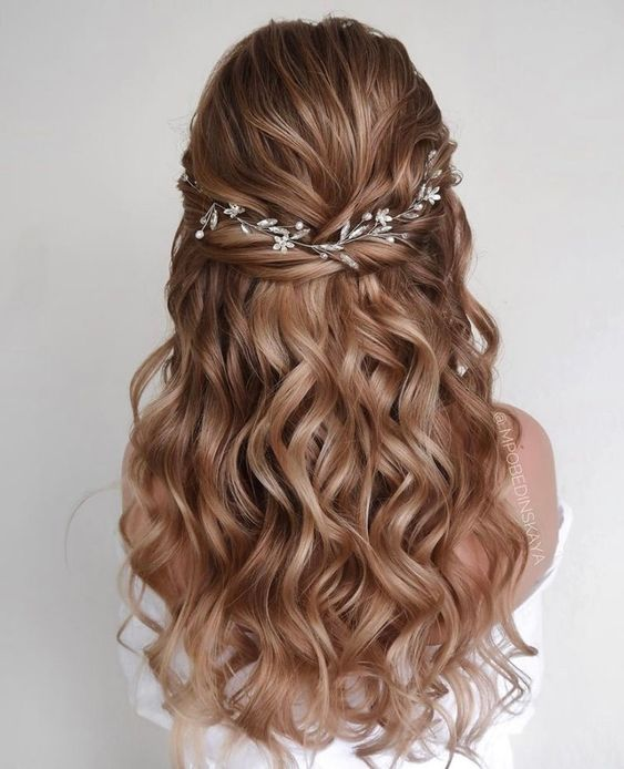 Loose curls Hairstyles For Wedding Guest