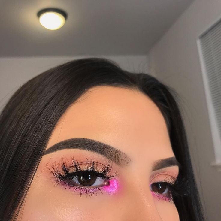 corner pink eyeliner looks