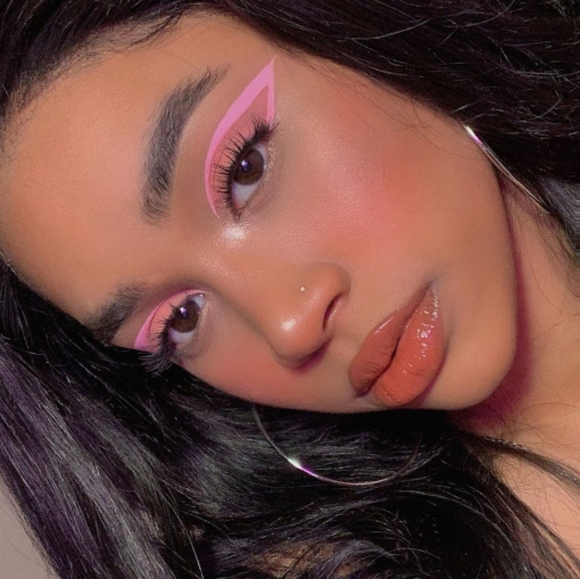 Hot pink liquid eyeliner looks