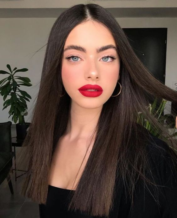 red lips Makeup Looks for Black Outfits