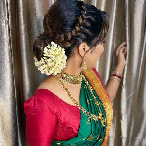 Modern Trendy Hairstyle For Saree