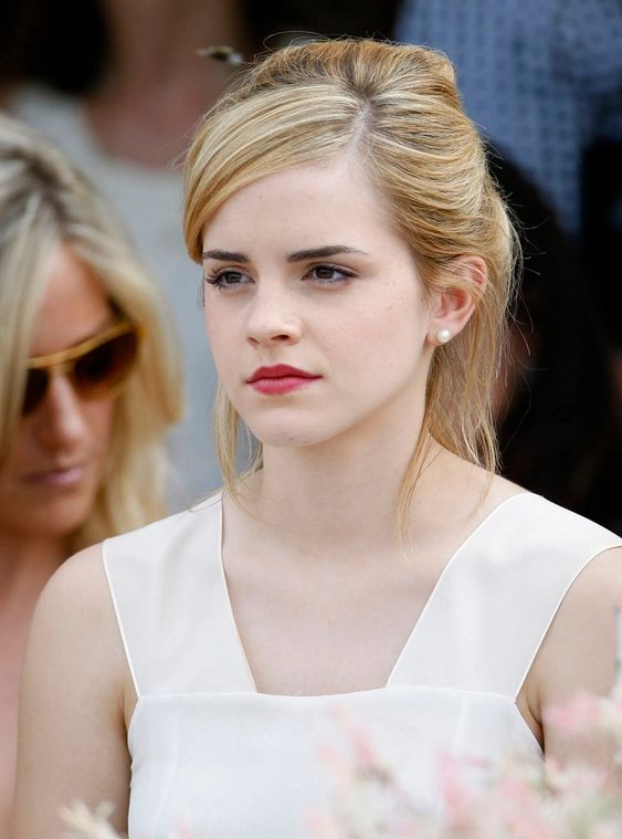 Emma Watson Sexy Looks