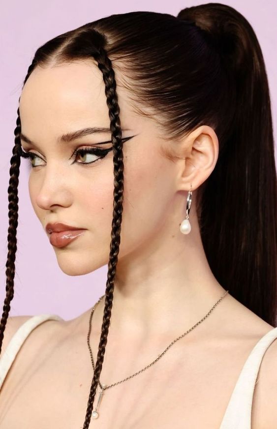 15 Cool Middle Part Ponytails You Gotta Try in 2023