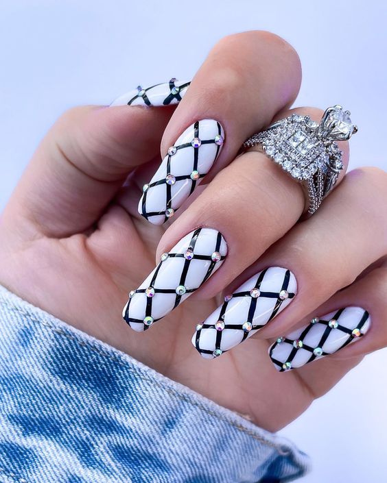 Try 22 Attractive Line Nail Designs: Simple And Creative