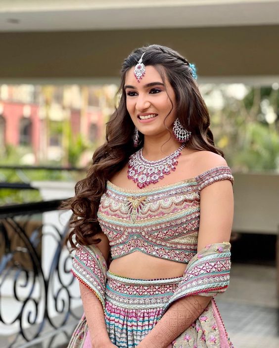 9 Easy Hairstyles For Lehenga For All Girls Out There | Meesho
